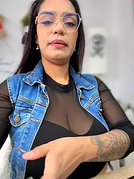 Sara-77's Live XXX Chat