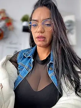 Sara-77 在線直播表演