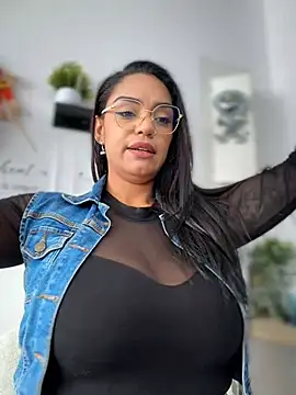 Sara-77 Show in webcam