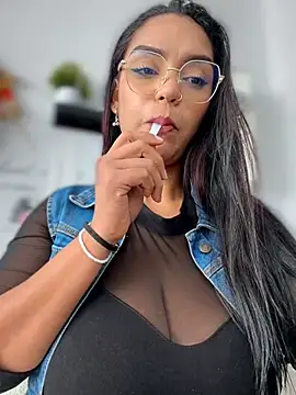 Pokazy przed kamerką – Sara-77
