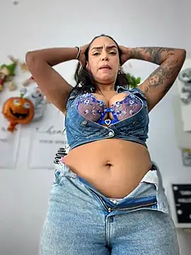 Sara-77 Show in webcam