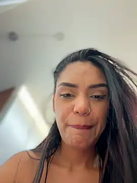 Show modela Sara-77 na web-kameri