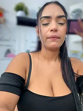 Sara-77's Webcam Show