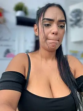 Sara-77 在線直播表演