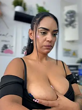 Sara-77 Show Webcam