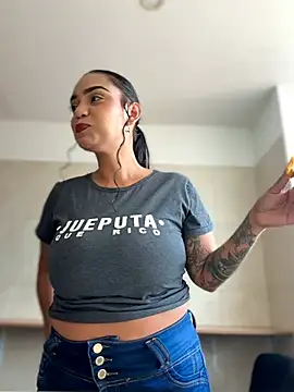 Sara-77 ল  াইভ XXX চ্যাট