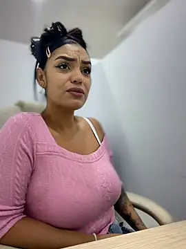 Sara-77 Webcam-Show