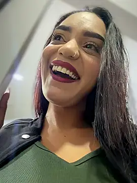 Sara-77 Show in webcam