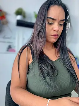 Sara-77's Webcam Show