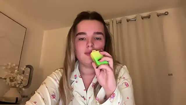 צ'אט XXX בשידור חי של maisiesmithx