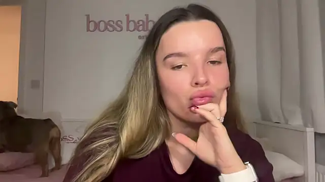 maisiesmithx Adlı Modelin Canlı XXX Sohbeti