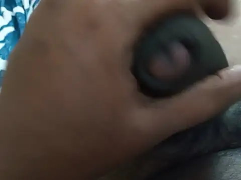 UncutlovingGuy Show Webcam