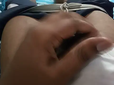 عرض كام UncutlovingGuy