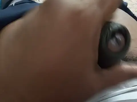 הופעת וובקאם של UncutlovingGuy