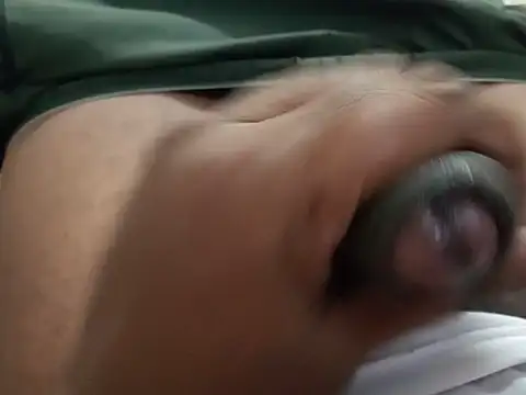 UncutlovingGuy: διαδικτυακό σόου στην κάμερα
