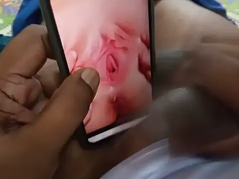 عرض كام UncutlovingGuy