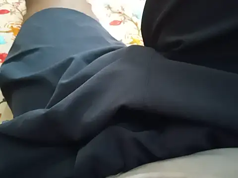 UncutlovingGuy's Webcam Show