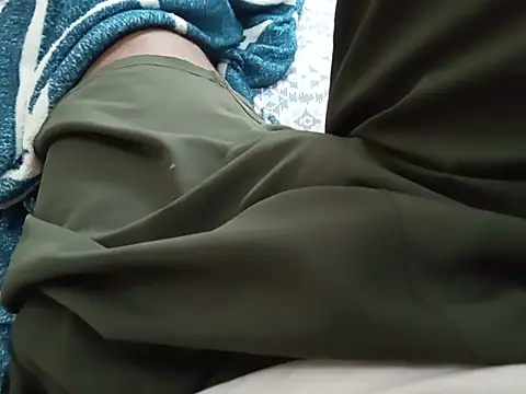 UncutlovingGuy: διαδικτυακό σόου στην κάμερα