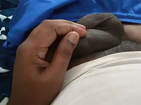 הופעת וובקאם של UncutlovingGuy