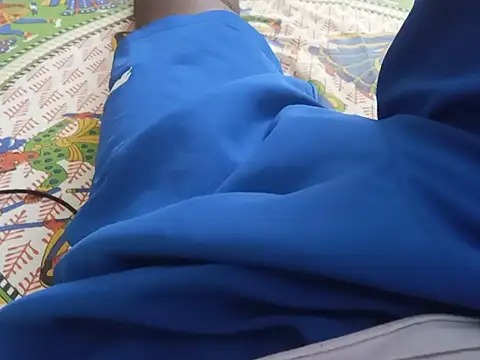UncutlovingGuy Pertunjukan Webcam