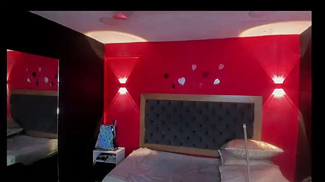 YayaHilton's Live XXX Chat