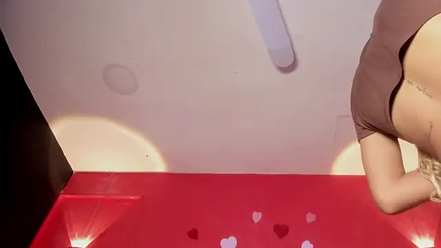 Chat XXX ao vivo de YayaHilton