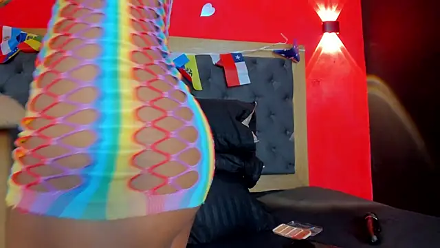 YayaHilton Chat XXX live