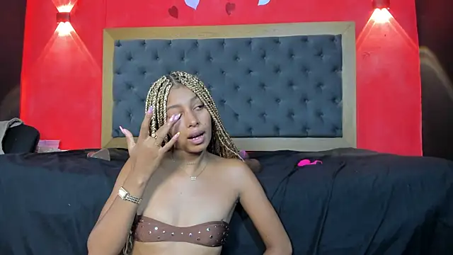 YayaHilton live XXX chat