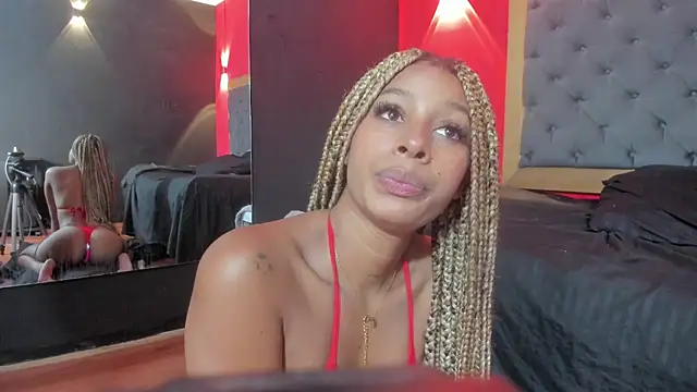 YayaHilton Chat XXX in diretta