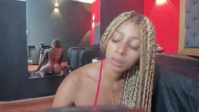 Chatroom XXX en direct de YayaHilton