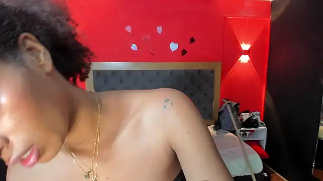 YayaHilton live XXX chat