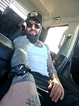 Beardedtattood 网络视讯表演