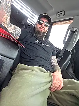 Show modela Beardedtattood na web-kameri