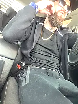 Show modela Beardedtattood na web-kameri