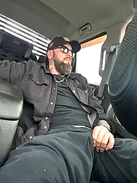 Pokazy przed kamerką – Beardedtattood