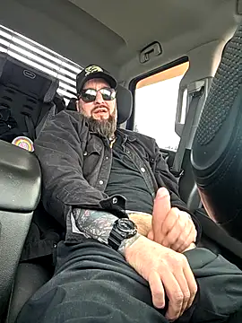 Pokazy przed kamerką – Beardedtattood