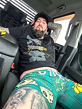 Pokazy przed kamerką – Beardedtattood