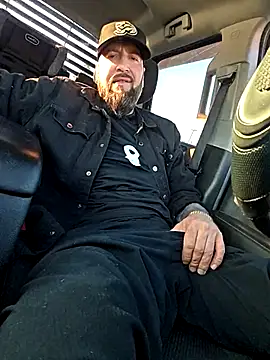 Pokazy przed kamerką – Beardedtattood