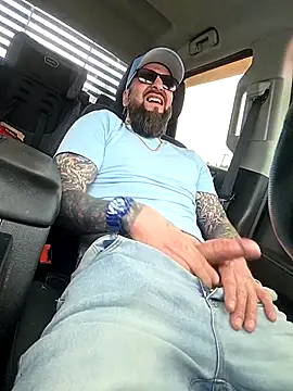 Beardedtattood: διαδικτυακό σόου στην κάμερα