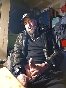 Beardedtattood: διαδικτυακό σόου στην κάμερα