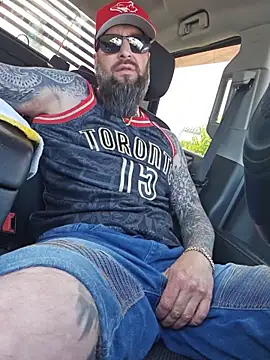 Pokazy przed kamerką – Beardedtattood