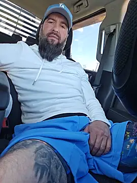 Pokazy przed kamerką – Beardedtattood