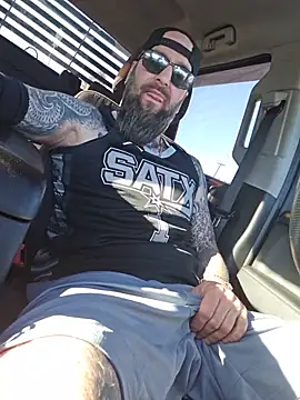 הופעת וובקאם של Beardedtattood