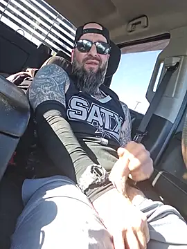 Pokazy przed kamerką – Beardedtattood