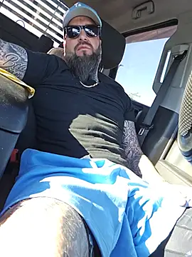 Pokazy przed kamerką – Beardedtattood