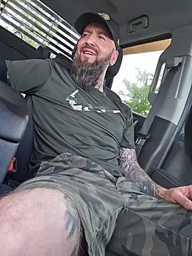 Pokazy przed kamerką – Beardedtattood