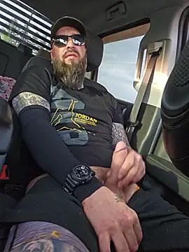הופעת וובקאם של Beardedtattood