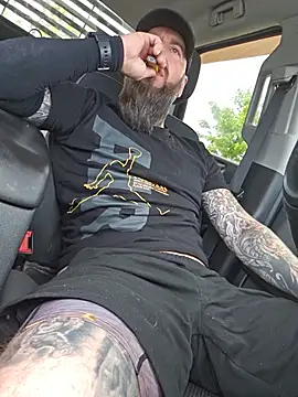 Show modela Beardedtattood na web-kameri
