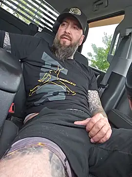 Beardedtattood 网络视讯表演