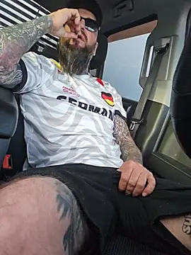 Show modela Beardedtattood na web-kameri